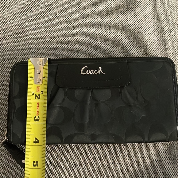 Coach Wallet - Picture 10 of 10